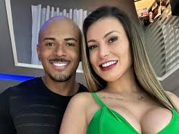 Andressa Urach Expõe Relação Polêmica